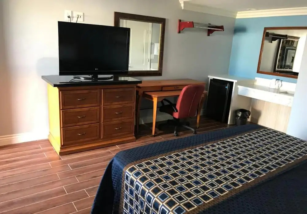 Driftwood Motel