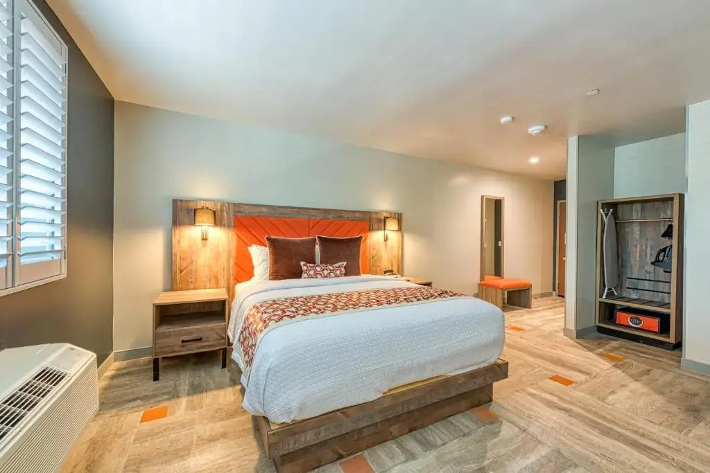 Hotel Lexen Newhall & Santa Clarita - Near Six Flags Magic Mountain