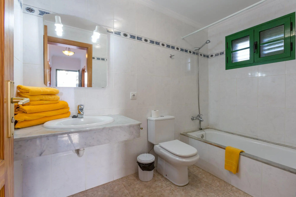 Villa Alegranza Heated Private Pool Walk to Beach A C Wifi Car Not Required - 2369