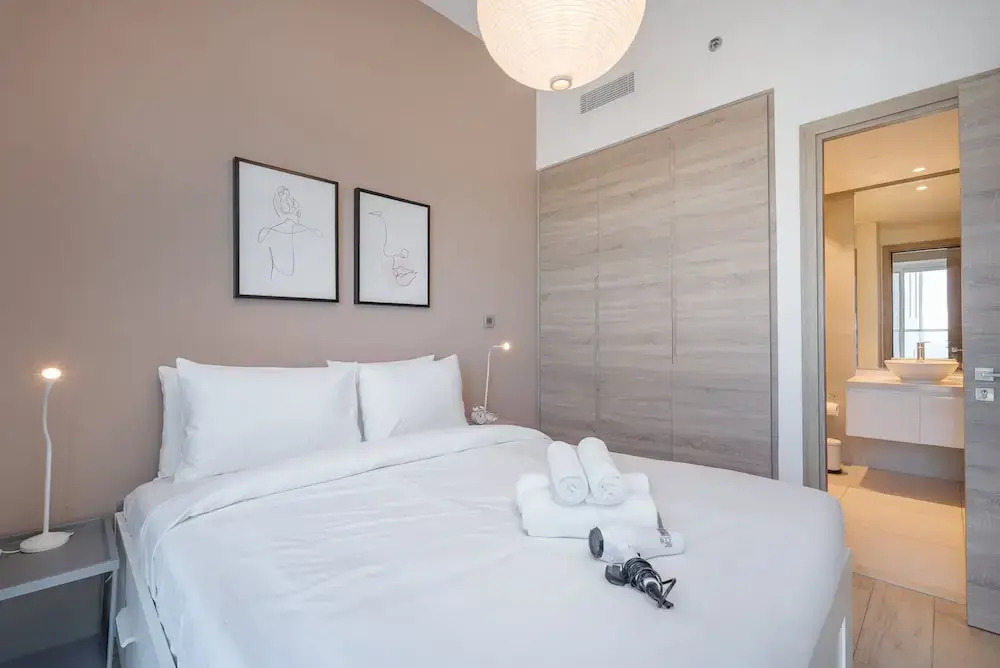 Modern 1-bed With Partial Sea Marina View