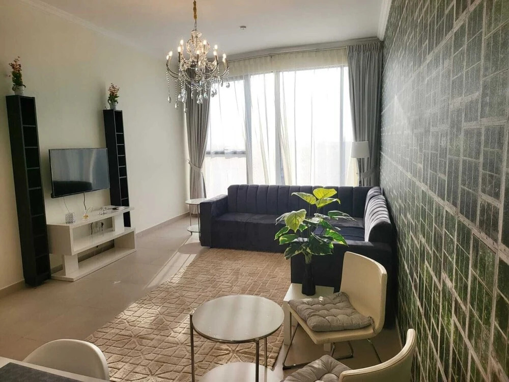 B411 Furnished Apartment With Maidroom