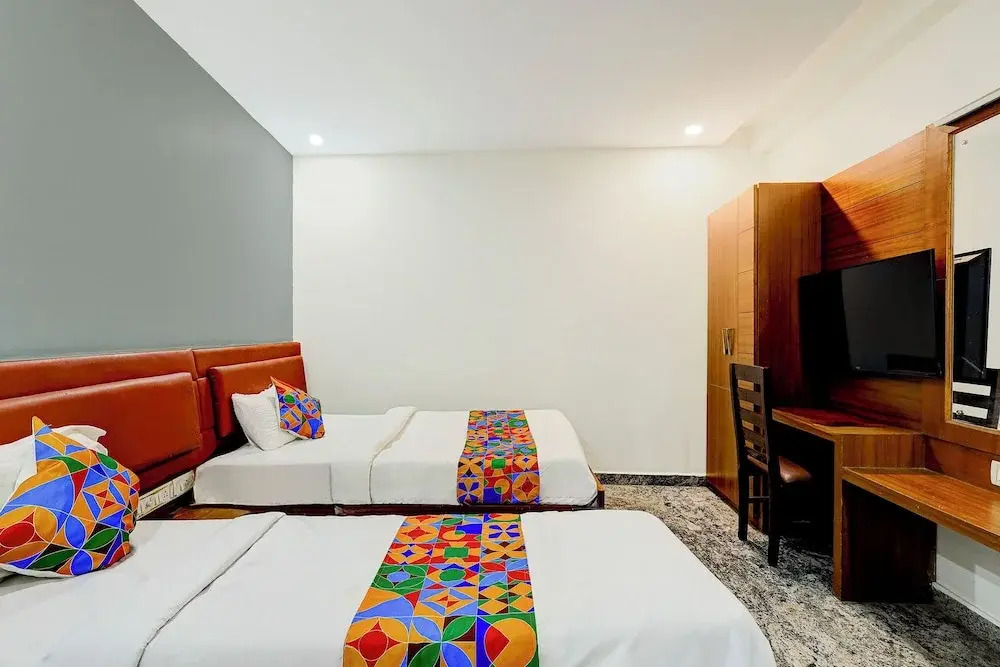 Fabhotel Ecr’S Royal Elite