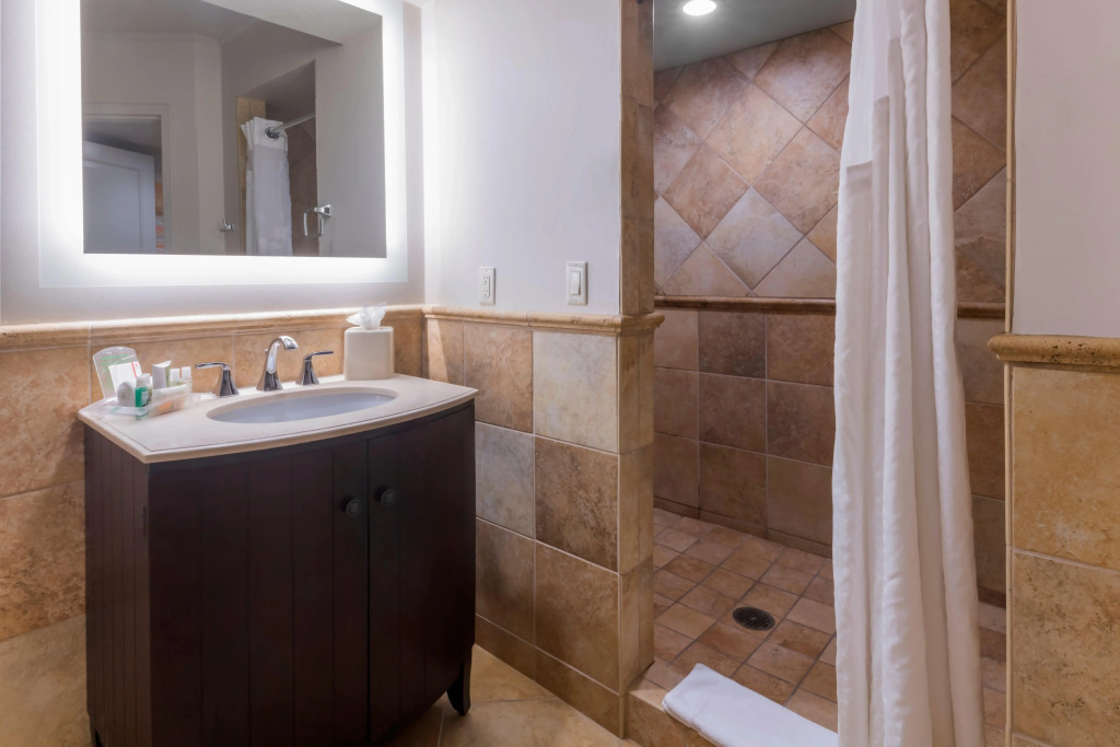 Holiday Inn and Suites Phoenix Airport North by IHG