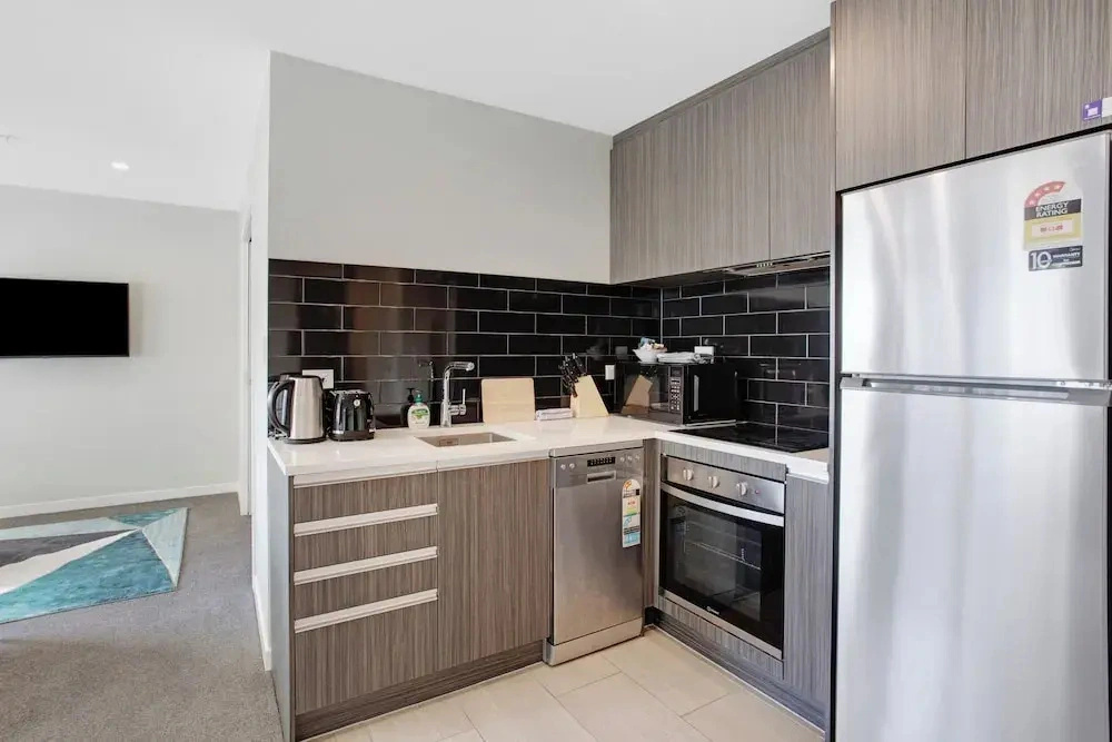 City Skyline Apartment near Myers Park