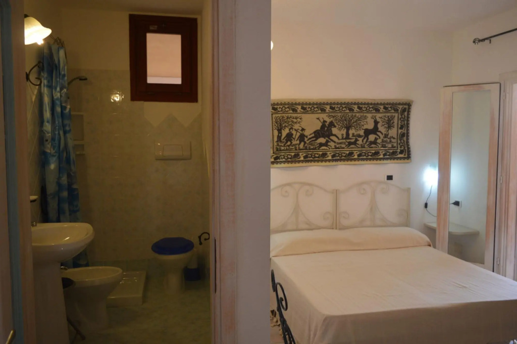 Apartment surrounded by greenery 5 minutes on foot from the beaches of Baia Caddinas and the large s-S'Abba e sa Pedra