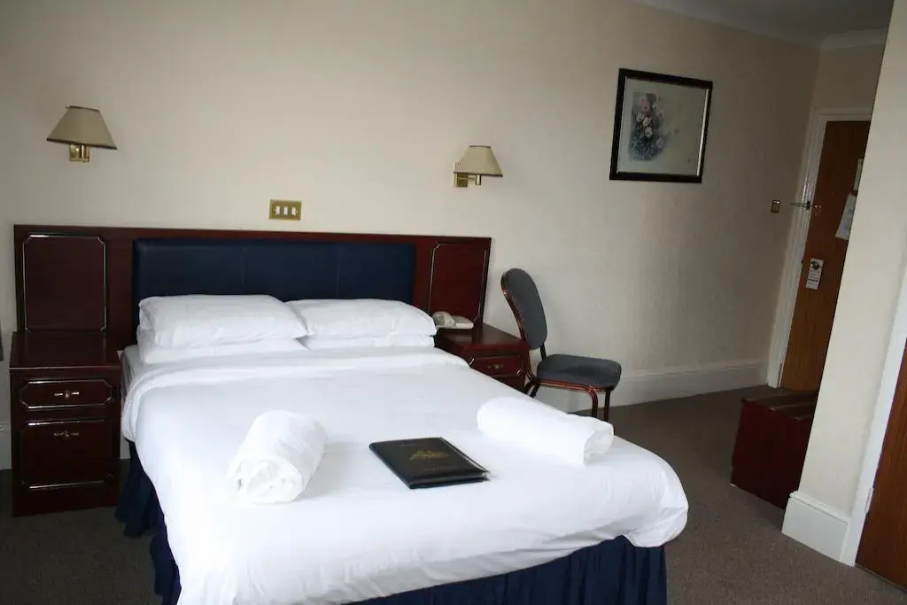 Uno Thames Hotel Maidenhead -Reopened Brand New Again -FREE PARKING