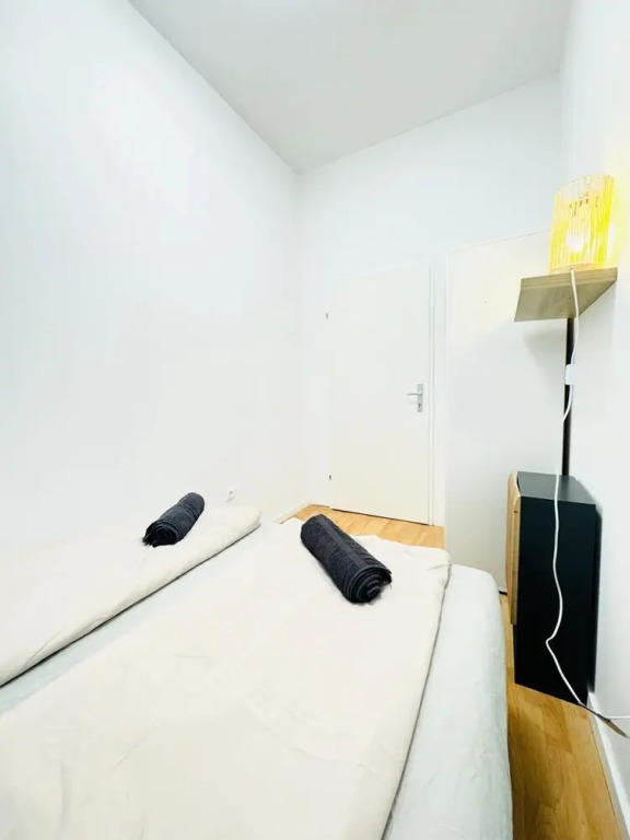 Urban 10BR Retreat Near Rathausplatz