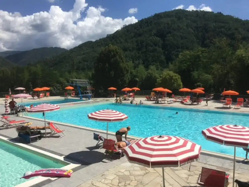 4-bed, Sleeps 8, Pets, Free Parking