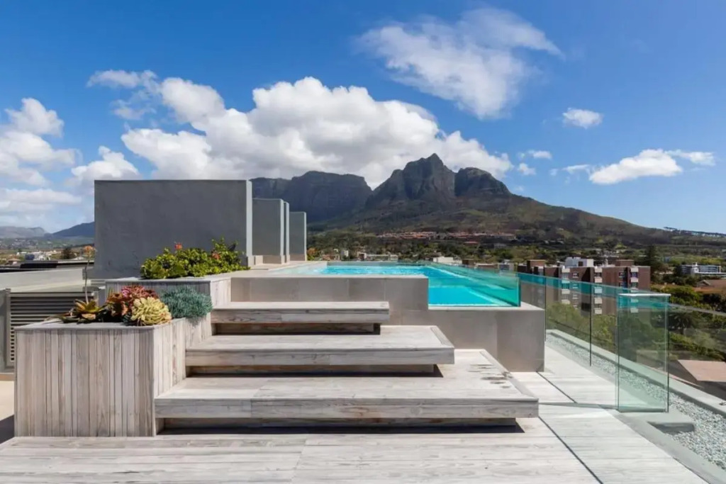Rooftop Pool Bbq In Leafy Southern Suburbs
