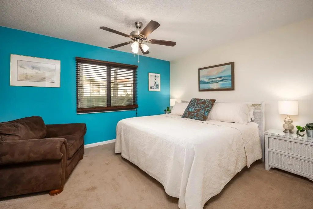 Ocean Village Club E15