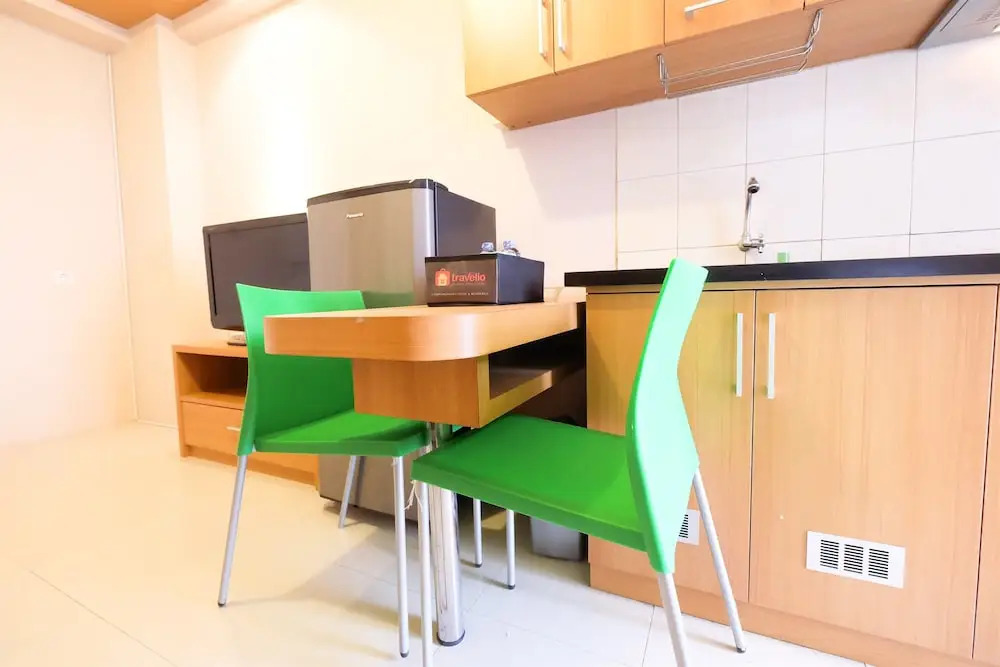 Comfy Green Palace Kalibata Apartment
