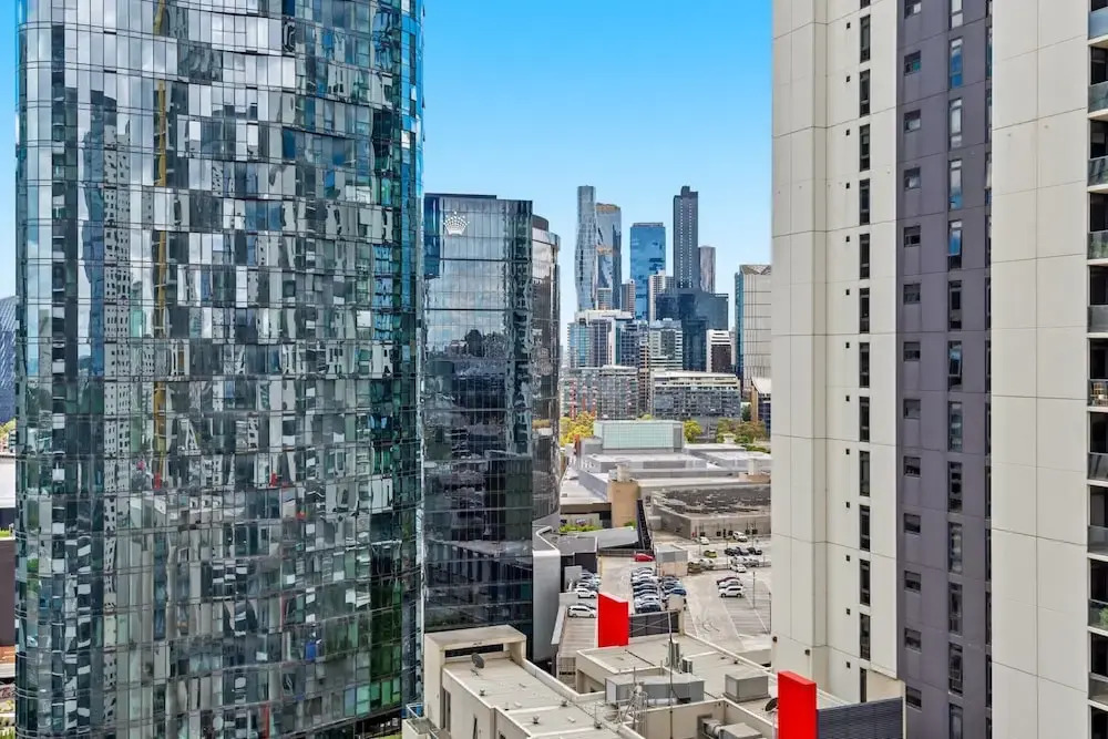 2-bed Inner-city Pad With Pool