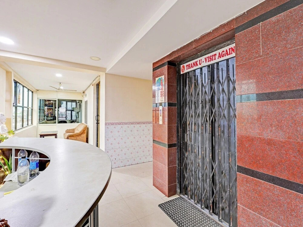 Suite OYO Collection O NAD Near Airport