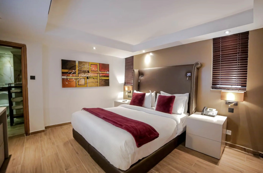 Victoria Crown Plaza Hotel