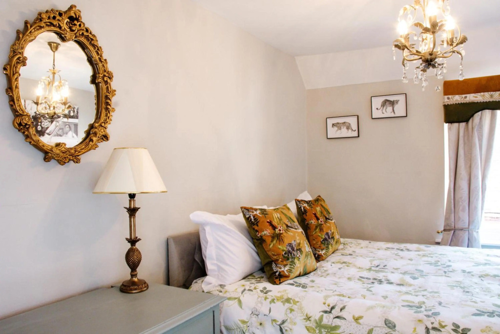 Whispering Place 12a - Luxury Georgian House - Honeymoon Bridal Suite - Severn valley Railway - Family - Sleeps 6