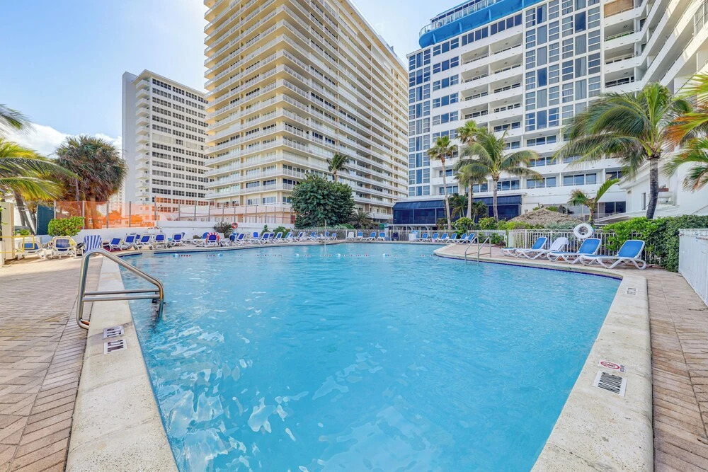 Steps to Sand! 10th-floor Ocean Manor Unit w/ Pool