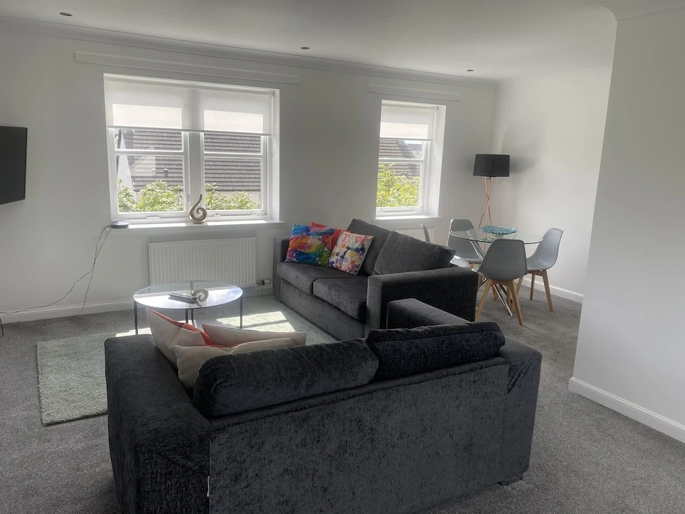 Renfrew Modern Flat