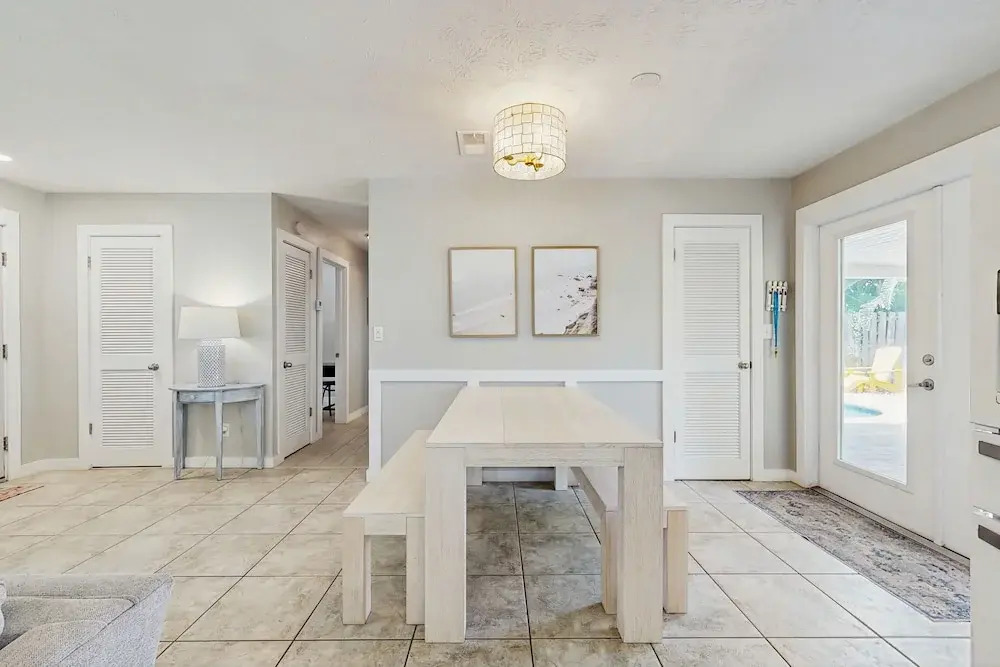 Spacious Beach House With Private Pool, Firepit and Enclosed Yard