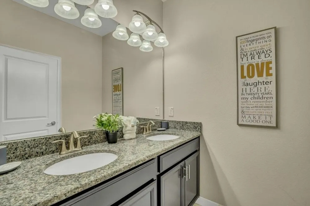 3097pequod 5 Bedroom Townhouse by RedAwning