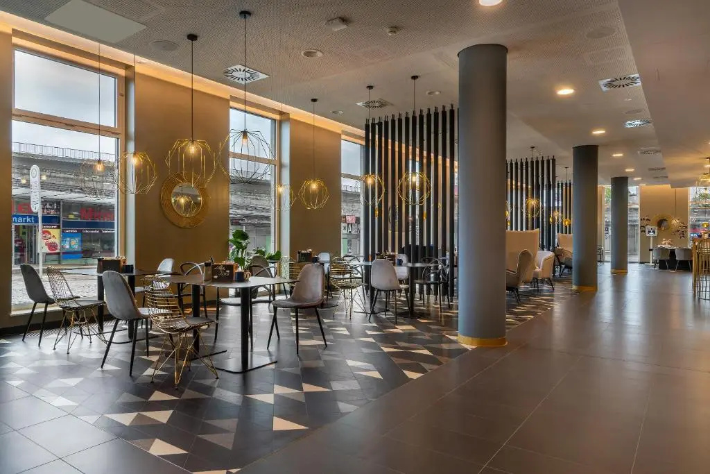 Holiday Inn - the niu, Ridge Halle Central Station by IHG