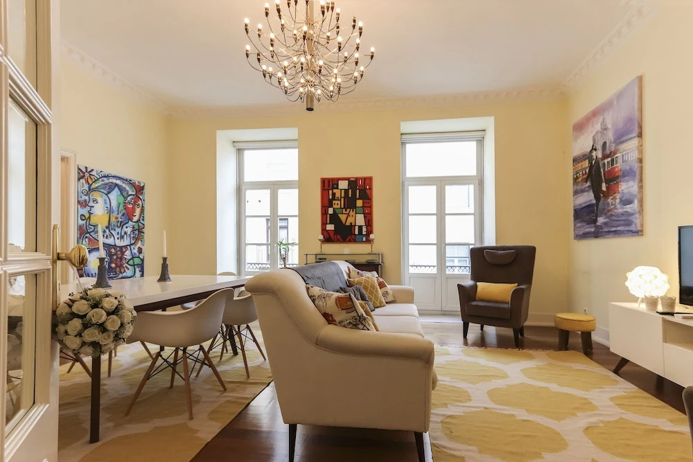The Canary - Spacious Apartment at Downtown with Views