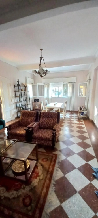 Casona LA FLORIDA con parque y pileta, a una cuadra del río