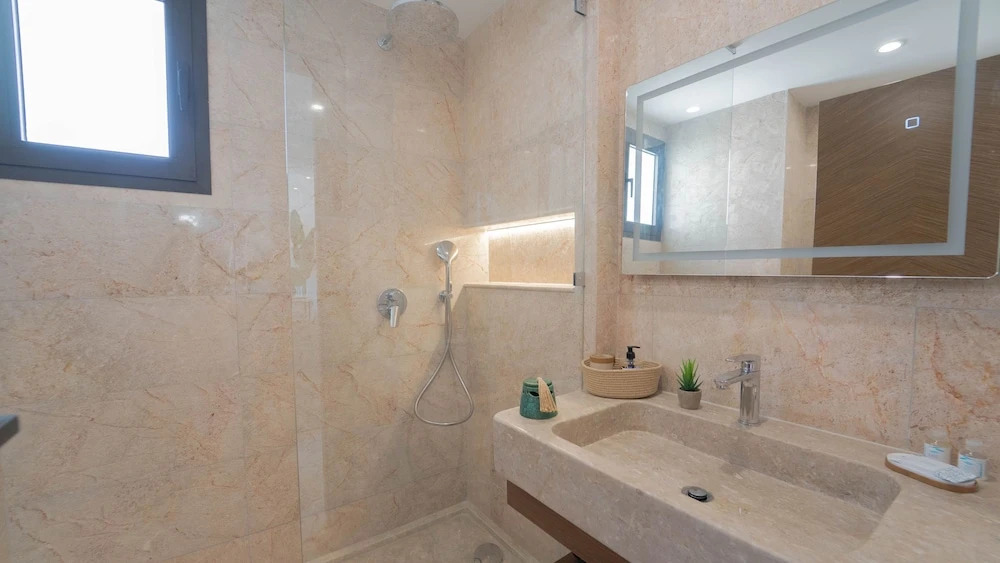 New 2BR Sunny Balcony Jardins Carthage