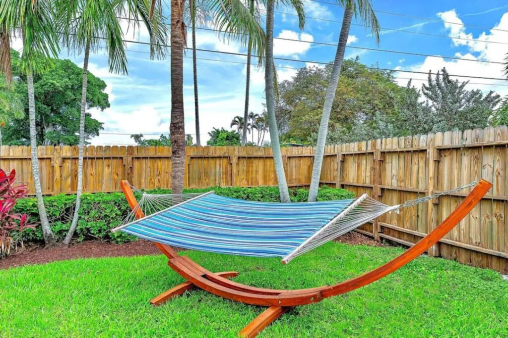 Near Downtown And Beach Luxury House & Heated Pool