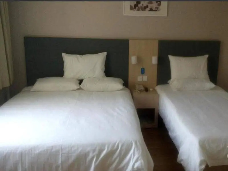 Home Inn Yiju Hotel (Qingdao May 4th Square Mixc City Zhiquan Road Metro Station Branch)