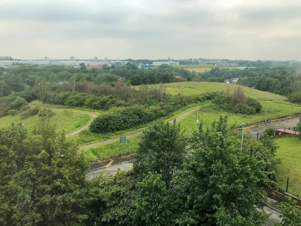 Convenient 1Br Flat Near City Centre
