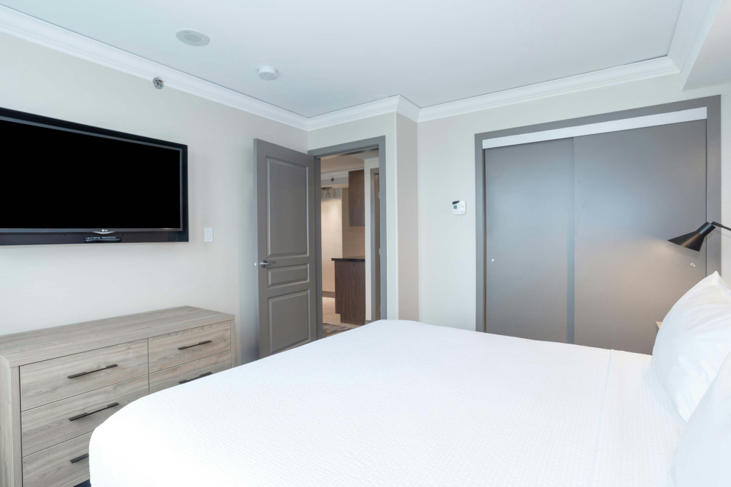 Sandman Signature Toronto Airport Hotel