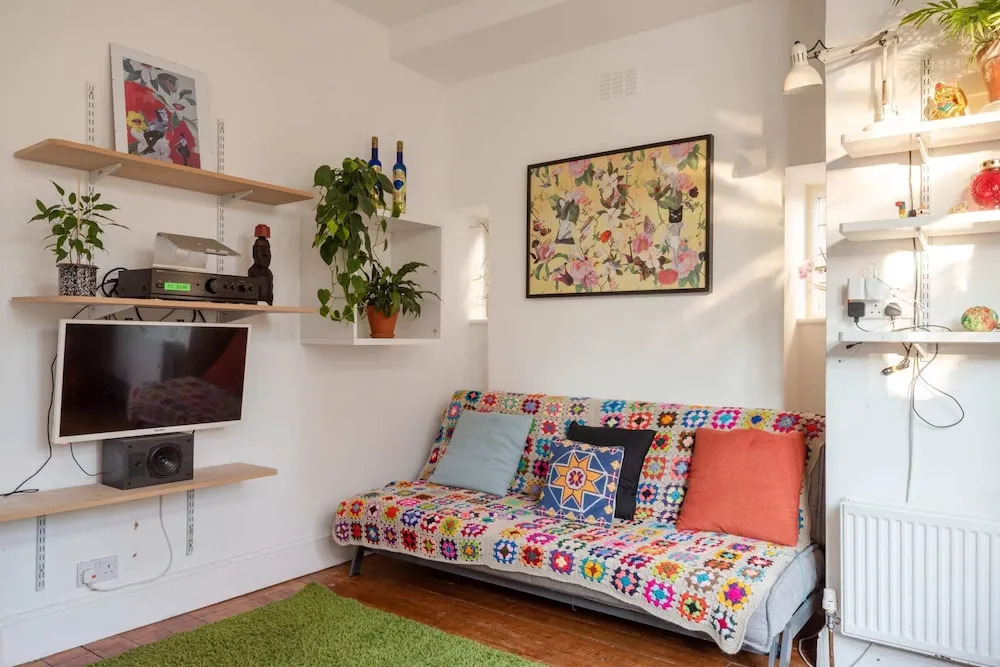 Lovely Home for 2 Near Station