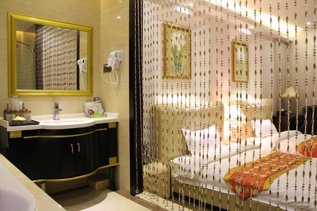 Xiamen Alice Theme Hotel