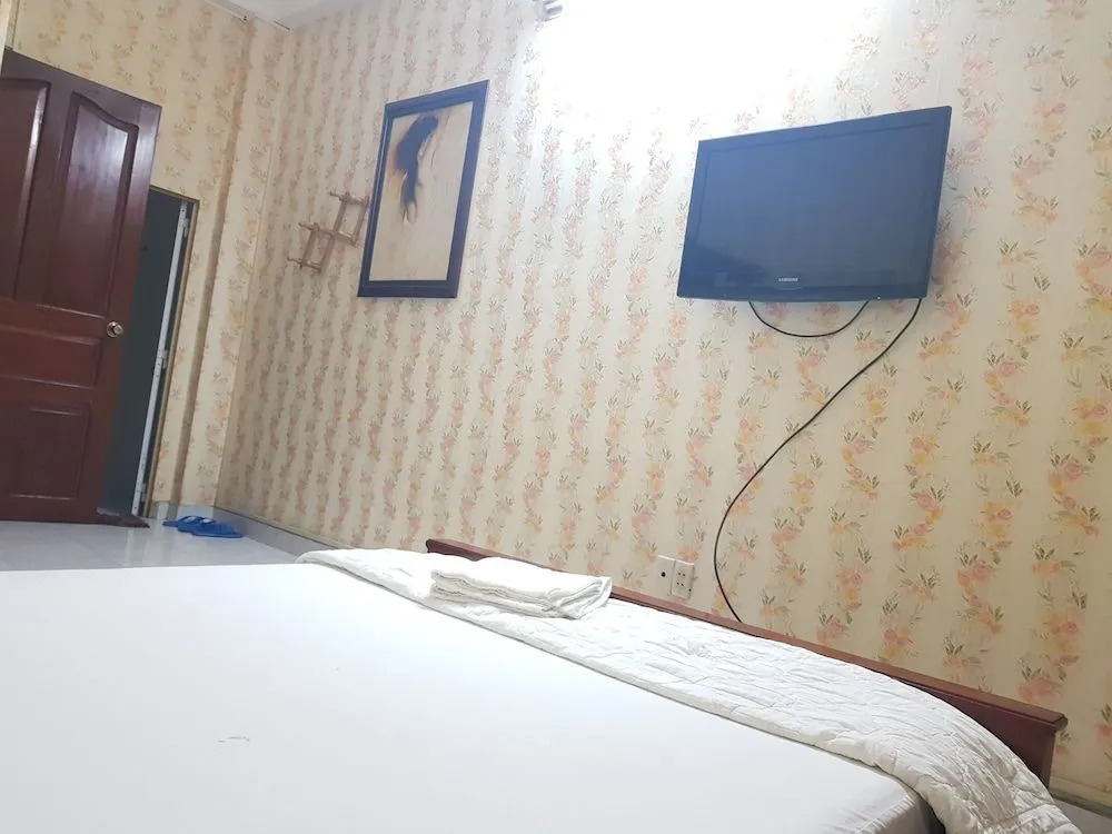 Oyo 682 Long Son Hotel