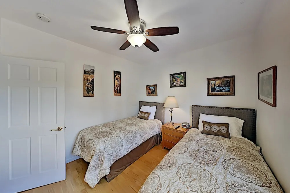 9150rgr9 2 Bedroom Condo