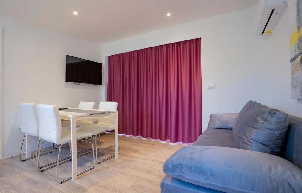 Cozy Home In Sveti Filip I Jakov With Wifi