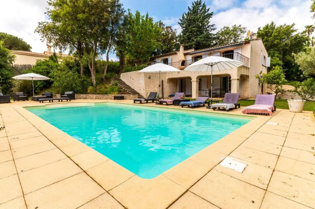 Magnifique Villa, Piscine,5BR à 5 min pied du club 55