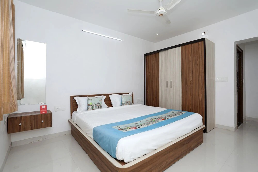 OYO 11075 Home Modern 3BHK Gulab Bagh