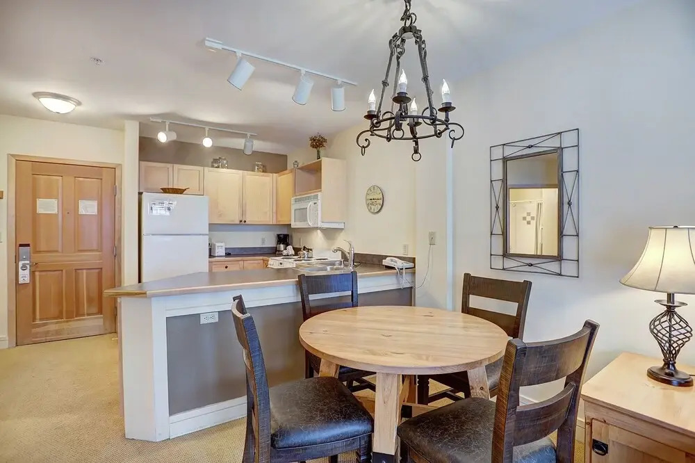 Silver Mill 8200-1br-walk To Slopes! Kids Ski Free! 1 Bedroom Condo by RedAwning