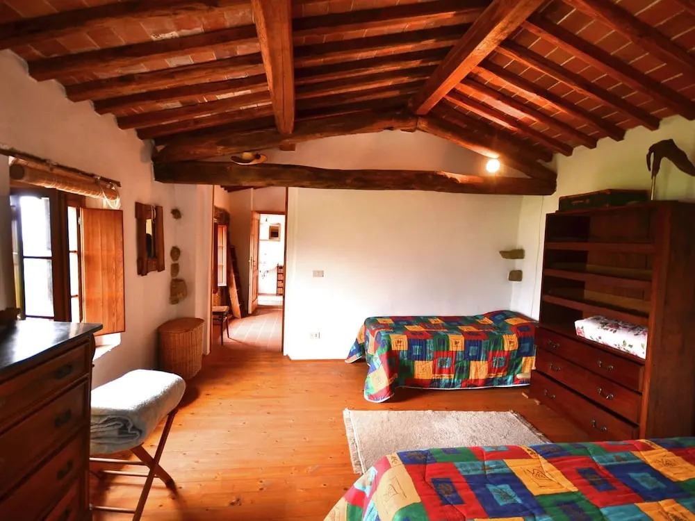 Vintage Cottage in Pescia with Hot Tub