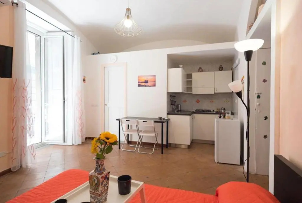 Bobbò House III, a balcony in the heart of Naples