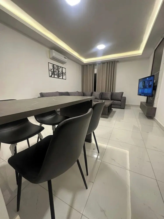 JRE Cozy Home Near All Services 20