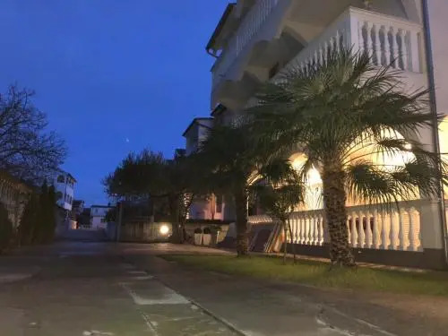 Amelia Apartment