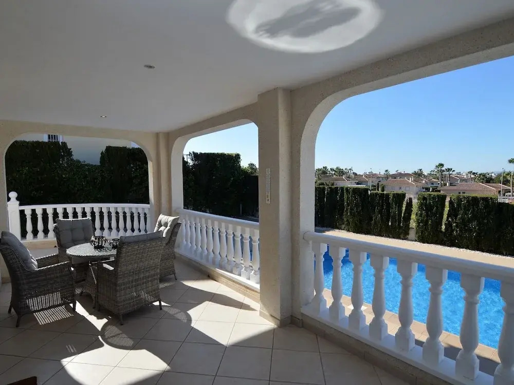 Captivating Villa in Rojales With Swimming Pool