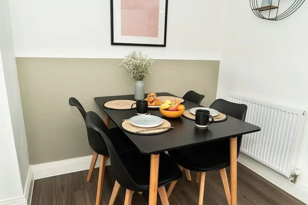 Host Stay Hewitt Close
