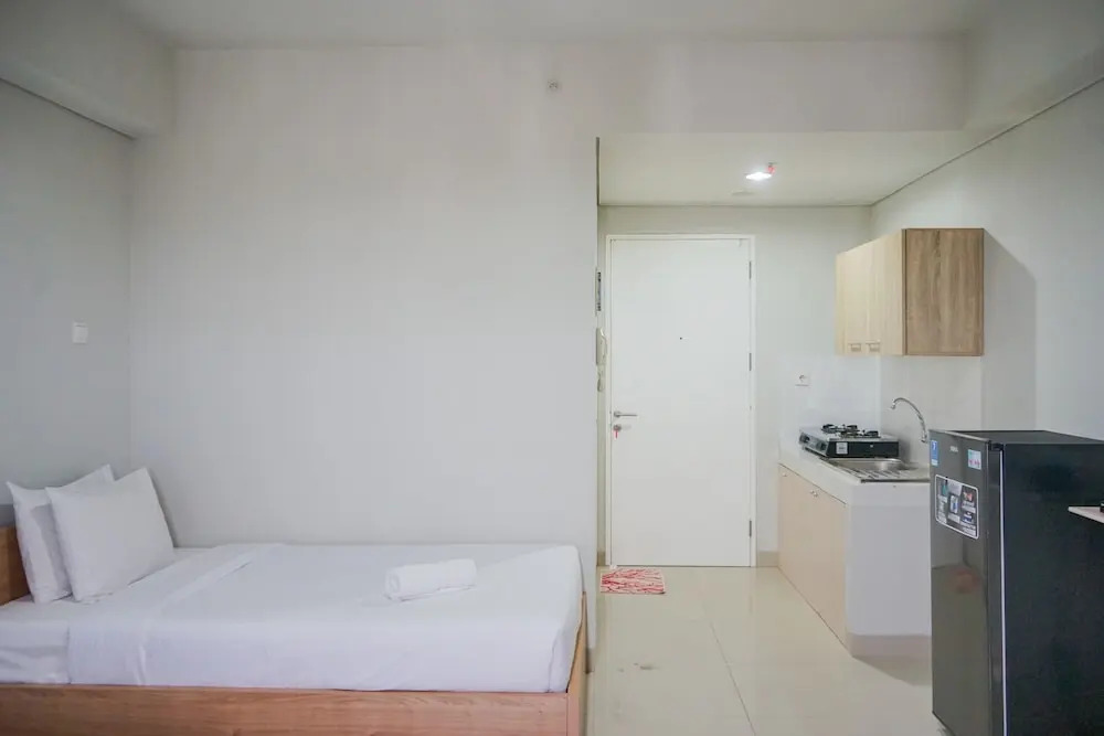 Minimalist Studio at Beverly 90210 Apartment