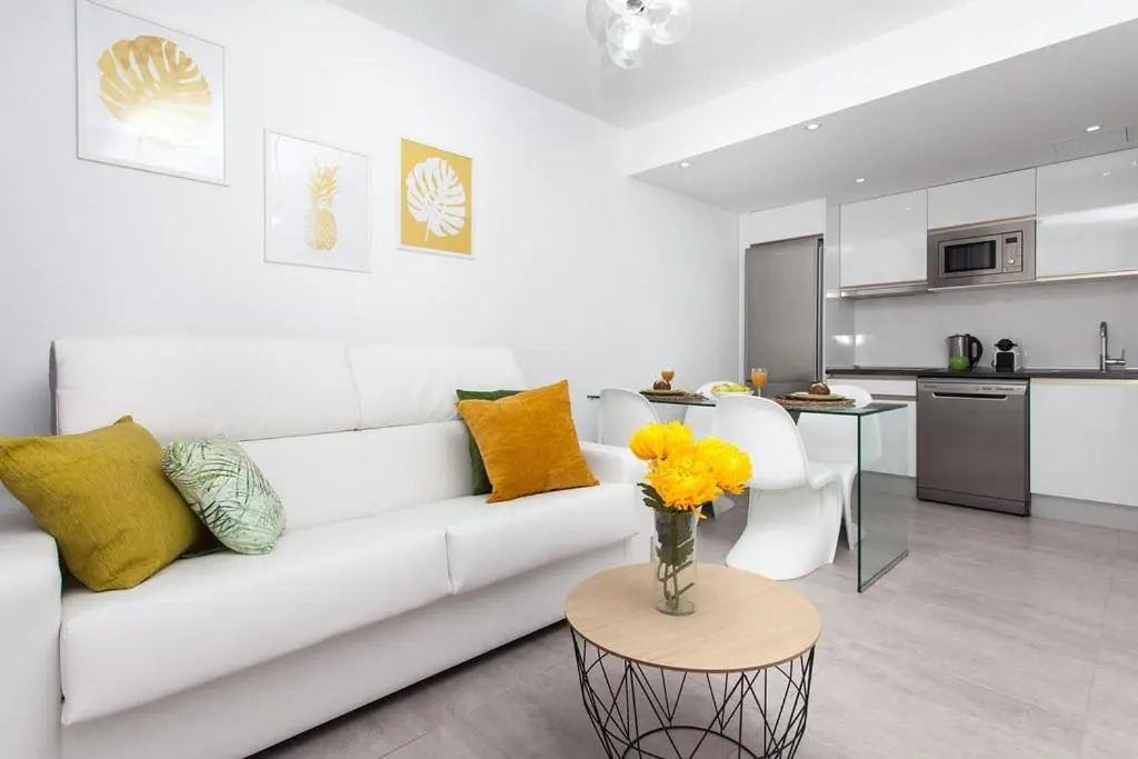 COOL Apartment NEAR Beach Pool & AC 1