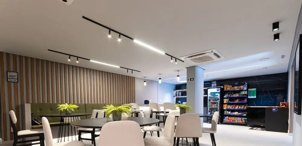 Breeze Residence #404 - Seafront by Carpediem