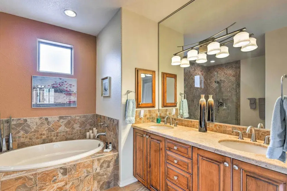 Pool, Balcony & Golf Course Views: Scottsdale Gem