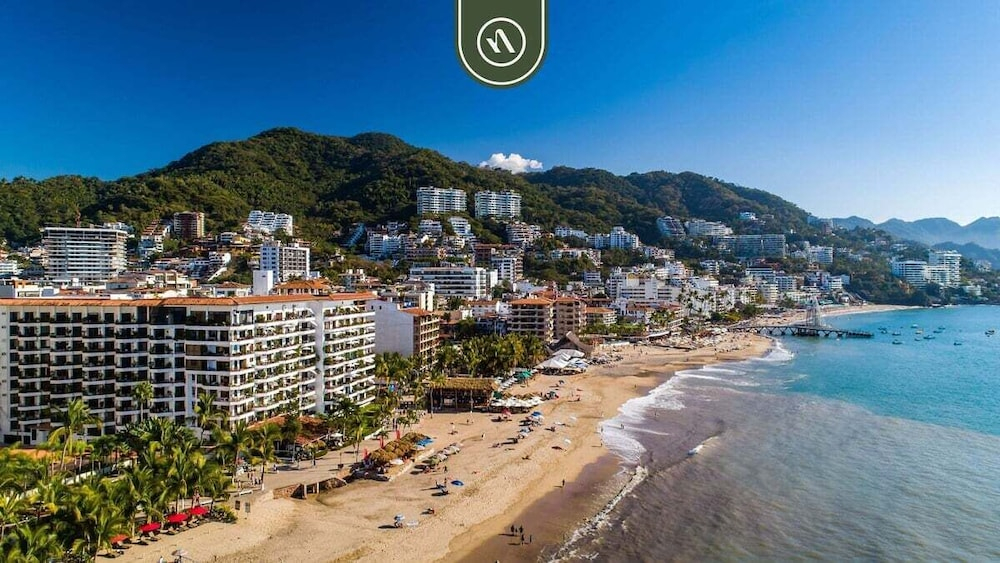Oceanview 2BR Condo - Romantic Zone - Rooftop Pool